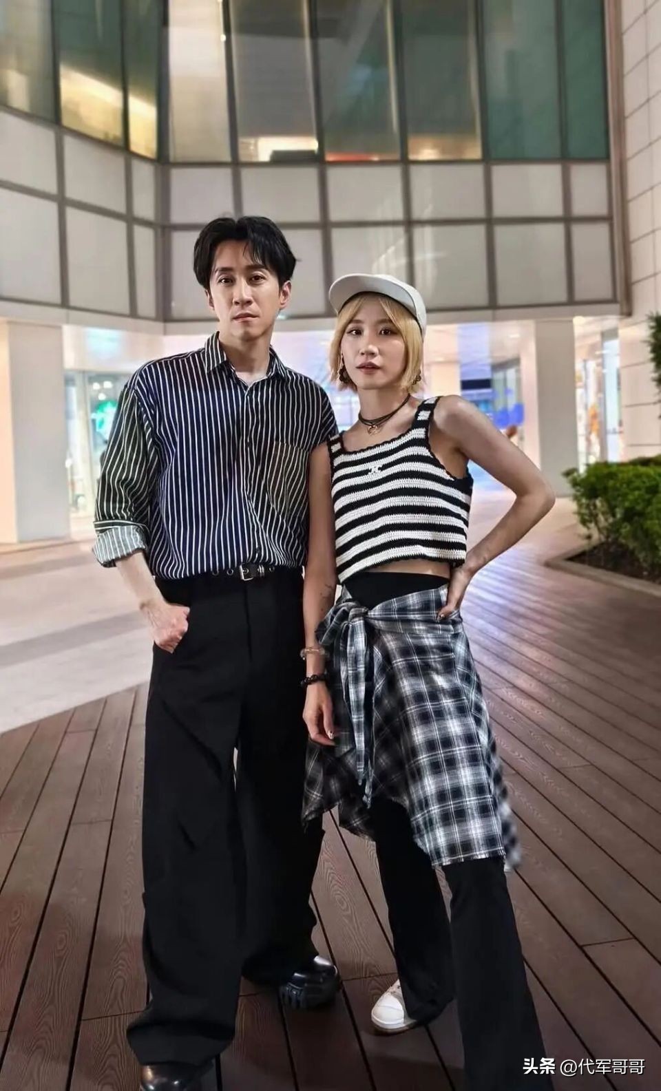 娱乐圈明星婚纱照_方力申叶萱结婚消息_2025年明星结婚名单