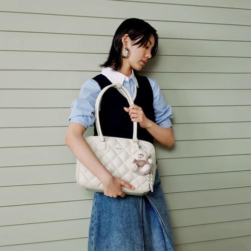 明星的包包都是自己买的吗_女明星买包_明星的包包多少钱