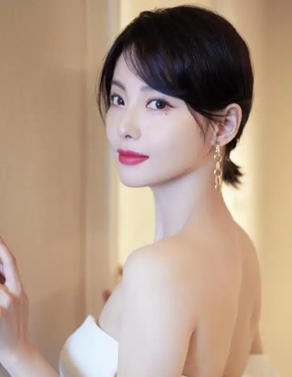 张嘉倪复出事件_年底黑料明星扎堆复出,_娱乐圈复出的明星