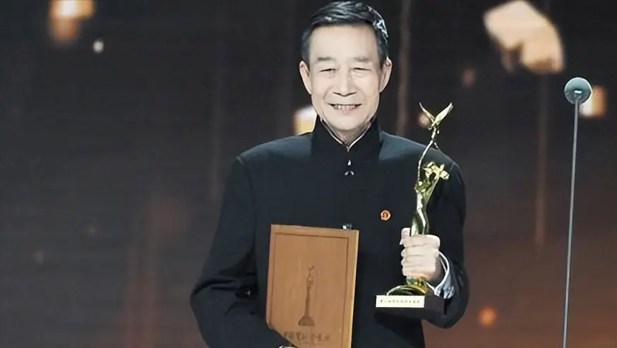 娱乐圈老演员凄凉_郑则仕晚年经历与现状_娱乐圈明星晚年生活悲惨