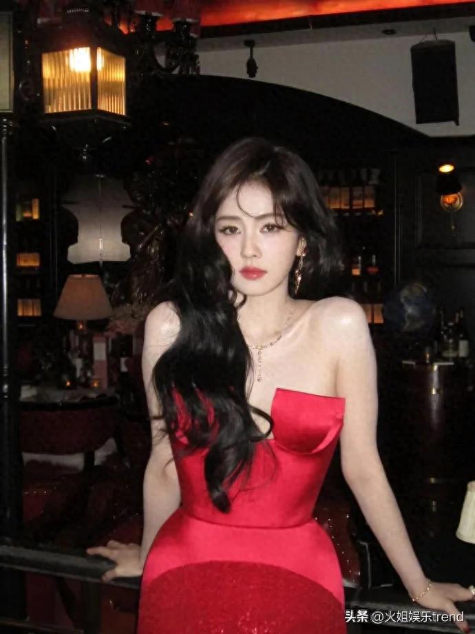 微博之夜的女明星裙子都好好看啊！