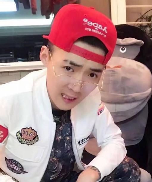 快手网红“人红是非多”,方丈徒弟被“痛打”!所有矛头指向仙洋